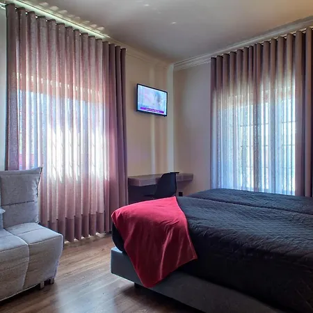 Local - Miradouro Do Castelo 3* Castro Laboreiro