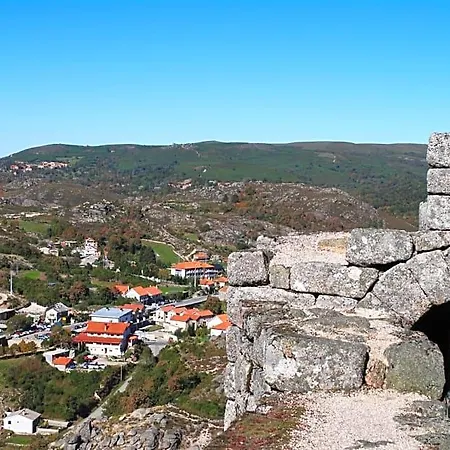 Local - Miradouro Do Castelo Oda ve Kahvaltı Castro Laboreiro