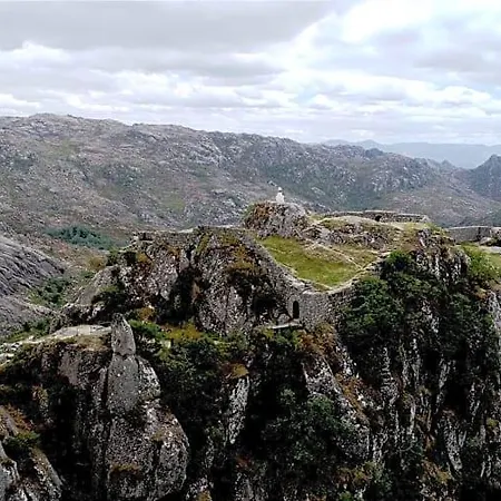 Local - Miradouro Do Castelo فندق مبيت وإفطار كاسترو لابورايرو