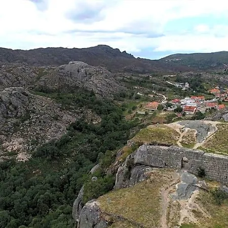 فندق مبيت وإفطار Local - Miradouro Do Castelo كاسترو لابورايرو